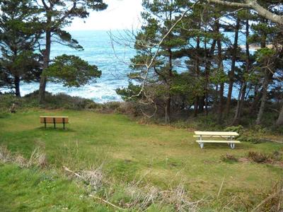 Scenic Park field and benches